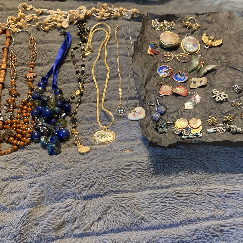 Elegant Gold and Blue Beaded Necklace Set